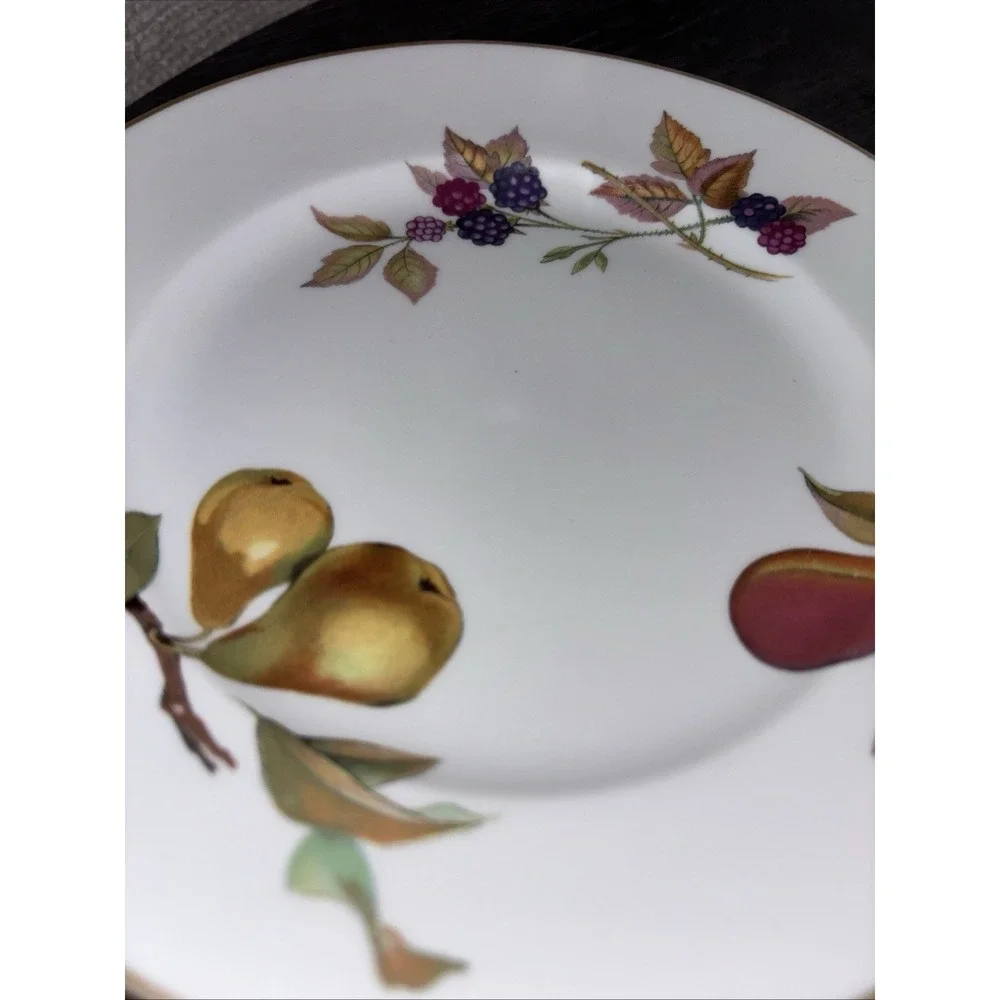 VINTAGE SET OF FOUR ROYAL WORCESTER EVESHAM GOLD PORCELAIN SALAD PLATES 8-1/4